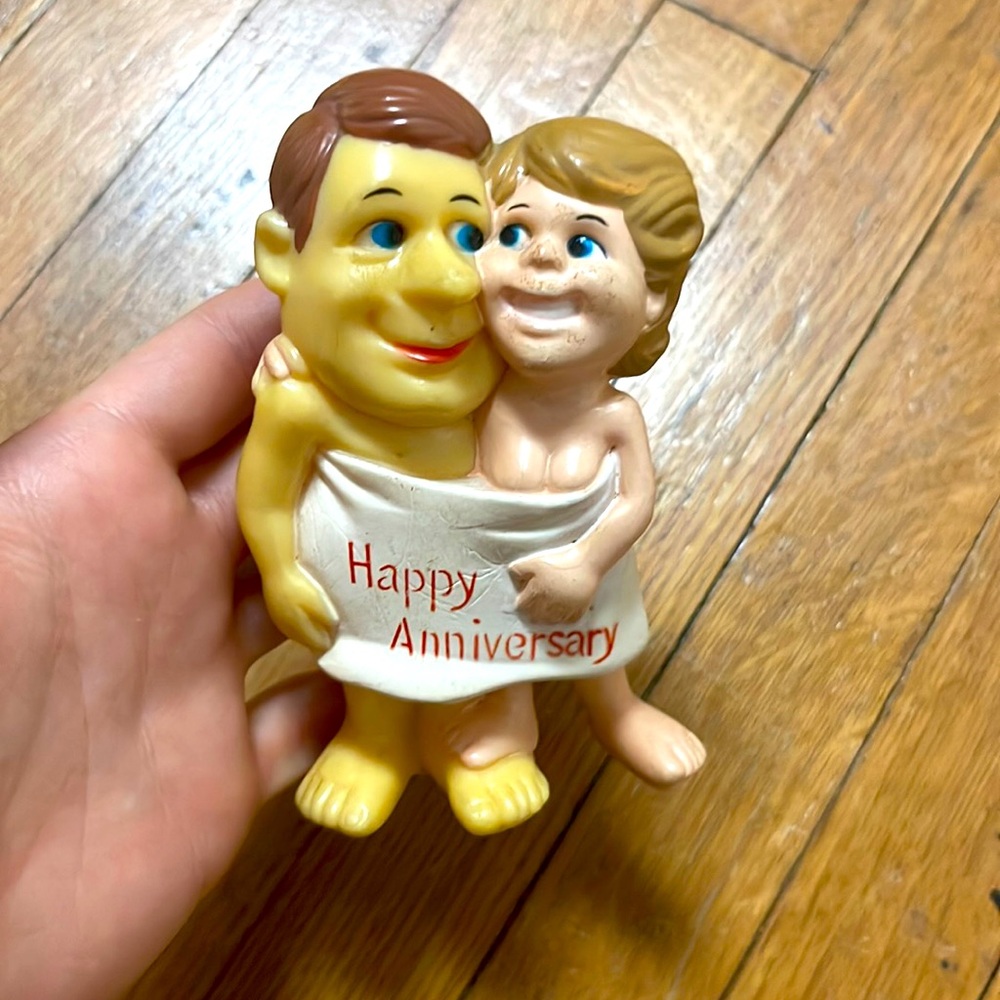 1971 Berries Happy Anniversary vintage figurine